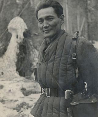 Момышулы Бауржан