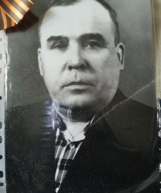 Лопата Максим Тихонович